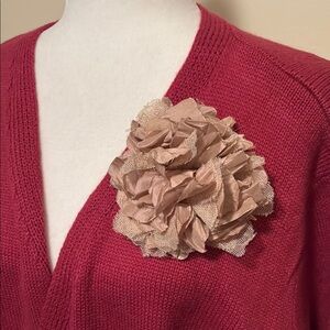 Chico’s Elegant Beige Floral Brooch with magnetic closure in EUC